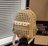 Mochila con remaches para chica, morral versátil y a la moda para viajes y ocio, 2024 - details 12