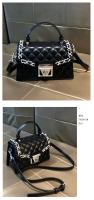 Bolso pequeño de diamante con personalidad de marca Hong Kong2025Nueva bolsa de hombro portátil de alto grado de este año - details 12