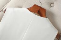 Top corto ajustado con cuello en V Blusa blanca de una pieza para mujeres - details 8