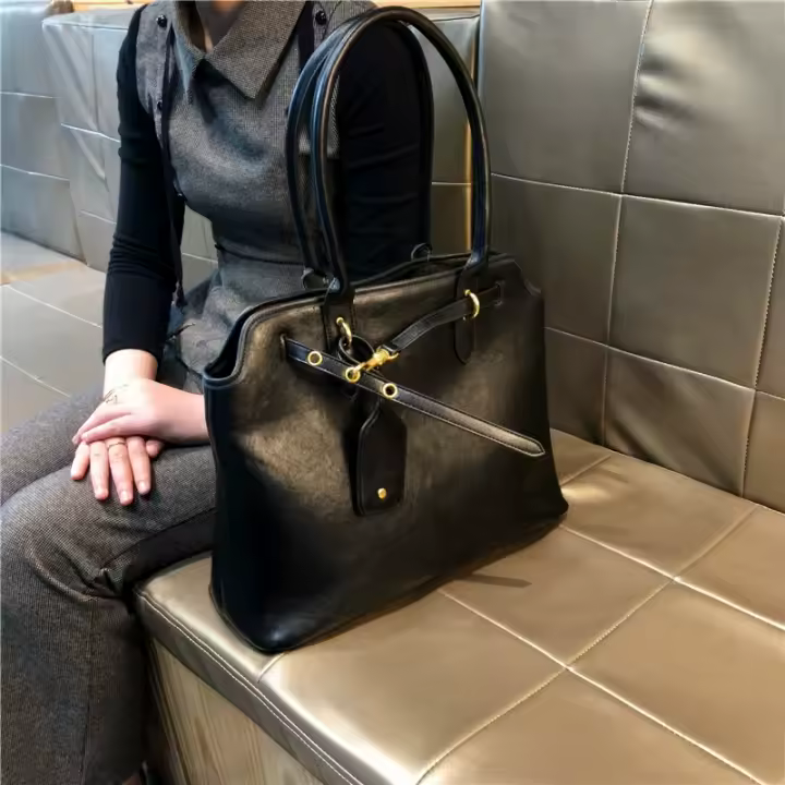 Bolso de mano elegante de la marca Hong Kong2025Nuevo bolso de hombro Popular de moda de alto sentido bolsa de axilas de moda - 1