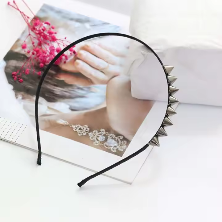Diadema con tachuelas y pinchos de rock, joyería de regalo para mujer, diadema con remaches y pinzas para el cabello, nueva y cautivadora - 1