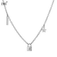 Acero titanio collar de cabeza de cerradura pequeña moda mujer nicho temperamento colgante dulce cool cadena de clavícula con adornos regalo - details 0