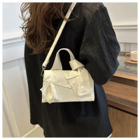 Bolso pequeño portátil de moda versátil, nuevo denim, bolso cuadrado pequeño cruzado de hombro empalmado - details 12