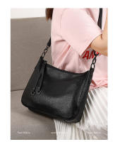 Bolso de cuero puro popular nuevo bolso de mujer de cuero versátil de moda bandolera de un solo hombro bolso bandolera portátil - details 1