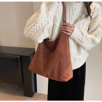 Bolso de gran capacidad para viaje informal retro para mujer, nuevo bolso de mano de gamuza para otoño e invierno, bolso de hombro versátil de nicho. - details 28