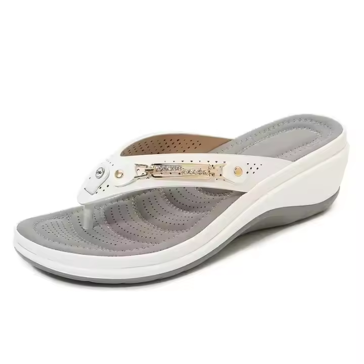 Zapatillas de mujer, novedad de verano, zapatos deslizantes con botones de Metal a la moda, sandalias de playa con cuña, chanclas de ocio con plataforma exterior para mujer - 1