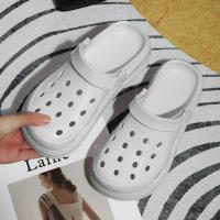 Zuecos de plataforma calados para mujer, sandalias de playa antideslizantes de verano 2025, zapatillas de suela gruesa a la moda para mujer, calzado para jardín Eva - details 12