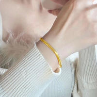 Pulsera hombre y mujer simple y versátil joyería ligero de lujo plano engrosado suave pareja aleación - details 9