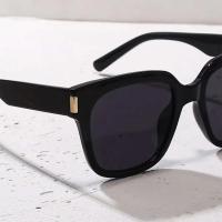 Gafas de sol con montura cuadrada grande UV400, moda de verano, gafas de sol vintage para mujer, gafas de sol para viajes al aire libre y playa - details 1
