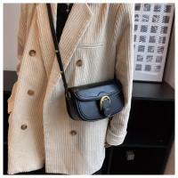 Bolso bandolera elegante de inspiración francesa para mujer: negro elegante, cierre de hebilla, forro de poliéster, accesorio de moda para hombro y axila, lindo bolso de hombro - details 7