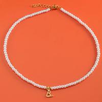 Collar de perlas de imitación para mujer, joyas colgantes con iniciales doradas - details 3
