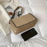Elegante Bolso de Hombro de Cuero Sintético con Aretes Bolso de Lapa en Forma de V para Mujeres - details 6