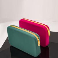 Bolsa De Maquillaje Portátil De Silicona Grande Con Cierre De Cremallera Y Soporte Para Brochas De Maquillaje Resistente Al Agua Para Viajes - details 2