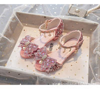 Los nuevos zapatos de princesa de cristal con tacón alto para niños muestran el espectáculo de las sandalias del anfitrión del escenario. - details 17