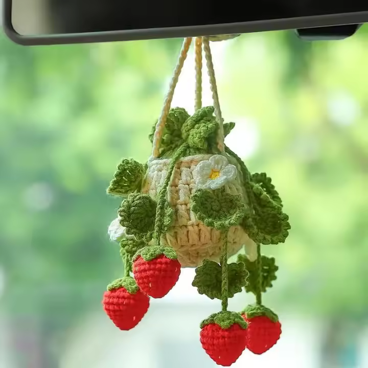 Colgante de Coche de Fresa de Punto Hecho a Mano Adorno de Espejo Trasero Creativo y Lindo - 1