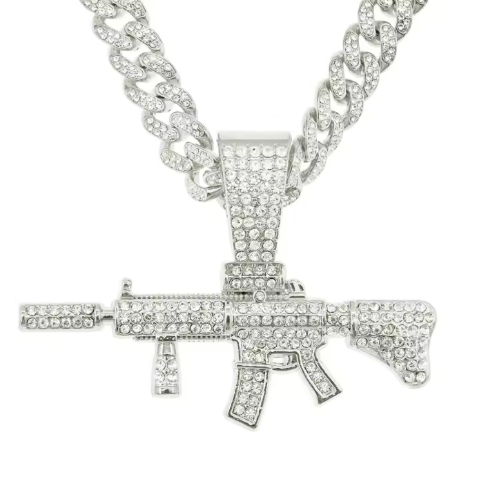 Collar de Plata Dorada con Colgante en Forma de Rifle Icónico y Cadena Curb - 1