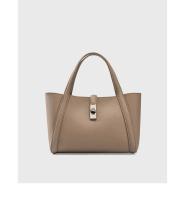 Bolso bandolera cruzado de piel de vaca con capa frontal y bolso de mano tipo cesta vegetal para mujer - details 22