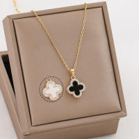 Colgante de mujer con diseño de doble cara de trébol de diamantes completo de acero inoxidable Black King - details 2