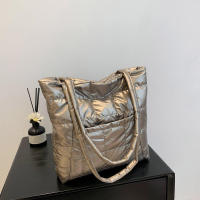 Bolso de mano acolchado de plumas para mujer, bolsa de hombro de gran capacidad, alta calidad, Color sólido, Invierno - details 1
