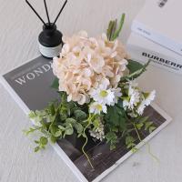 Ramo de eucalipto y hortensias artificiales de lujo, flores de hortensia elegantes y realistas, arreglo floral de plástico - details 10
