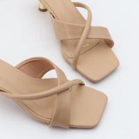 Sandalias sexys con punta cuadrada y tacones bajos. - details 16
