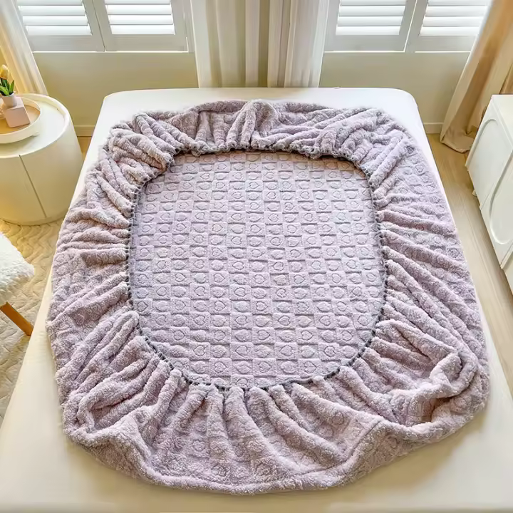 Funda de colchón de terciopelo grueso, Protector de almohadilla de cama tejido de amor, Sábana bajera cálida de felpa para el hogar, colchas de dormitorio - 1
