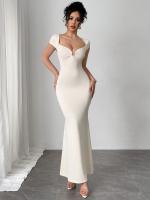 El vestido de cuello V de la mujer es delgado y largo - details 1