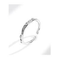 Anillo de Textura Gruesa Diseño Asimétrico Minimalista en Plata Joyería Moral con Toque Avant Garde - details 8
