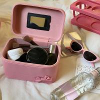 Bolsa de maquillaje de cuero PU con lazo rosa, caja de almacenamiento de productos para el cuidado de la piel con mango de aleación portátil, estuche de maquillaje de mano impermeable de gran capacidad - details 9
