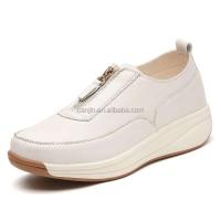 Nuevo estilo 2025, mocasines con cuña para mujer, peso ligero, suela de PU con cremallera, zapatillas informales con plataforma Beige para mujer, fabricante Big 43 - details 1