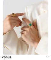 Anillo personalizado ligero de lujo con incrustaciones de piedra de arce de titanio de ojo de tigre natural apilable - details 2