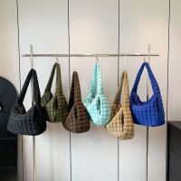 Bolso de hombro tipo bandolera con diseño de nubes plisadas para mujer, bolso de mano de gran capacidad con doble cara y doble tirón - details 4