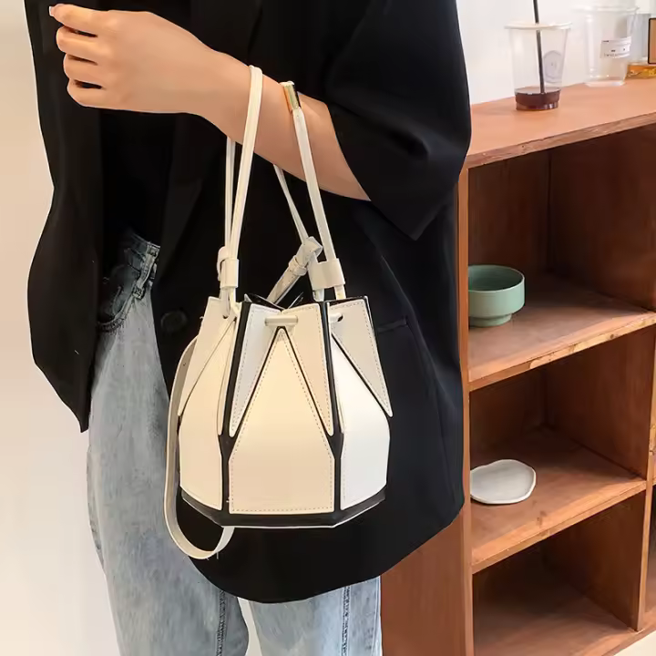 Bolso cruzado de moda con detalles de parche Correa ajustable, cierre con cordón, versátil para bolso de hombro y bolso de cubo - 1