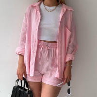 Conjunto de dos piezas para mujer, camisa de manga larga con cuello vuelto de tela arrugada, pantalones cortos con cordón de cintura alta, moda informal de talla grande - details 7