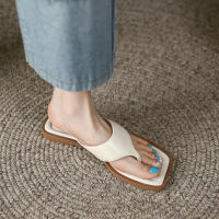 Zapatillas planas de tanga con punta cuadrada francesa para mujer, sandalias de playa exteriores de verano - details 1
