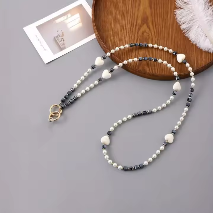 Bolso bandolera con cadena para teléfono con parche de cuentas, cadena antipérdida, correa cruzada para teléfono móvil, dulce corazón de amor, correas para el cuello para teléfono - 1