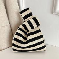 Bolso de Mano Tejido a Mano con Rayas Anchas Nuevo Minimalista Coreano para Mujeres Bolso de Pulsera Reutilizable para Estudiantes y Compras - details 2