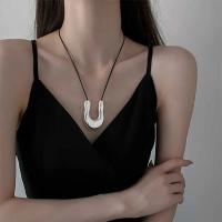 Collar con colgante geométrico en forma de U grande Punk para mujer y hombre, cadena larga ajustable de cuero con forma de herradura para suéter, collares, joyería - details 4