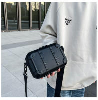 Bolso de remache personalizado para hombres de moda, popular bolso cuadrado pequeño blanco fresco, bolso de mensajero de hombro para mujeres de moda. - details 22