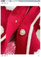 Flor flocada Nuevo cárdigan de punto rojo diseño de mujer nuevo suéter elegante de gama alta con cuello en V abrigo suéter - details 23