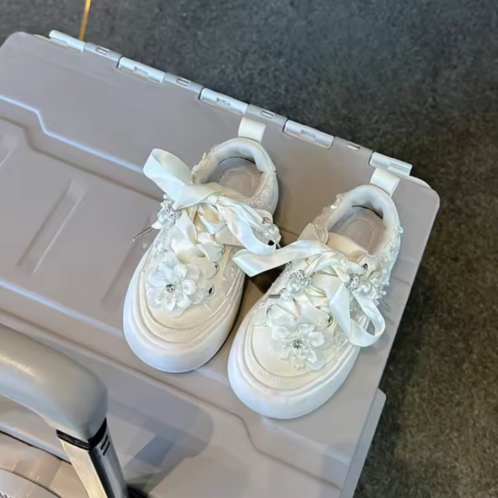 2025 Zapatos deportivos casuales de princesa para niñas con flor de perla y diamante artificial para niños - 1