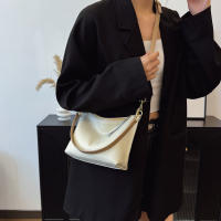 Bolso tote de cuero genuino de grano superior para mujer - Bolso convertible de hombro y bandolera |   Diseño minimalista y elegante, bolso premium para desplazamientos diarios, trabajo y viajes |   Transporte multidireccional: mano, hombro, muñeca |   Al - details 5