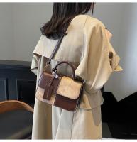 Nuevo bolso de mensajero versátil de hombro, bolso cuadrado pequeño portátil con costuras. - details 29