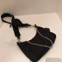 Bolso de hombro informal de nailon impermeable para mujer, moderno y fresco, decoración de cadena negra, cartera pequeña cruzada para axila - details 24