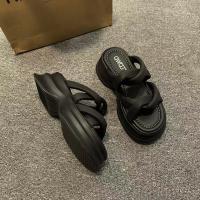 Zapatillas de mujer 2025 nuevas sandalias exteriores versátiles de moda para mujer con suela gruesa y hermosos tacones altos retro - details 4