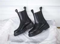 Los botines de mujer de caña media a alta con plataforma impermeable de cuero genuino de alta calidad y estampados florales se convierten oficialmente en los protagonistas. - details 5