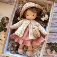 Muñeca de algodón Waldorf, figura de artista artesanal, tejido de pulgar de Navidad - details 2