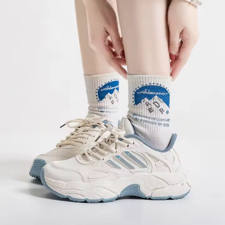 2025 primavera nuevo pops zapatos mujer transpirable malla deportes zapatos grueso fondo aumento ocio pequeño blanco zapatos. - 1
