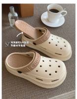 Los estudiantes usan la versión coreana de moda y creativa de los zapatos con agujeros, zapatillas geniales de cabeza de bolsa de paso de mierda de suela gruesa suave de EVA de verano para mujer - details 5