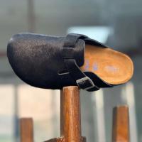 Zapatillas de suela gruesa de cuero de crin de moda con mula plana de diseñador al aire libre unisex con logotipo de alta calidad - details 5